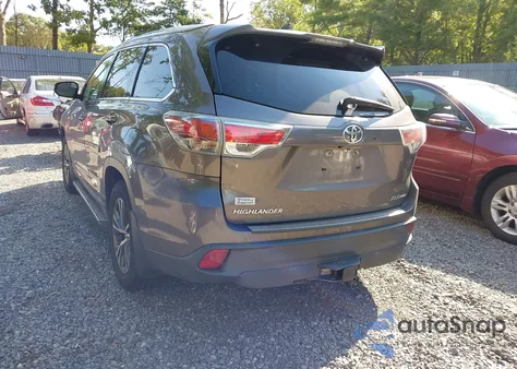 2016 Toyota Highlander Xle V6 z USA, uszkodzony, nr VIN 5TDJKRFH1GS301433